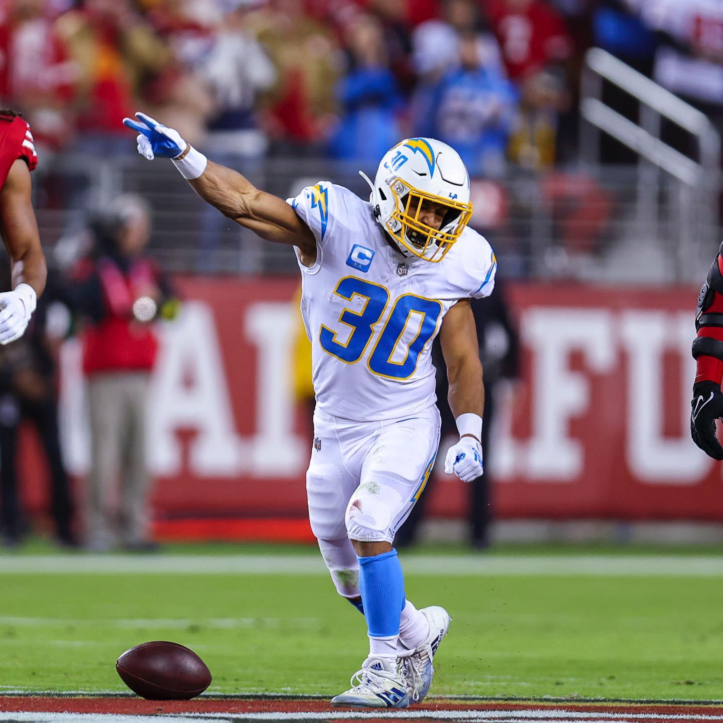Austin Ekeler scores another touchdown for the Los Angeles Chargers against Indianapolis Colts: Watch