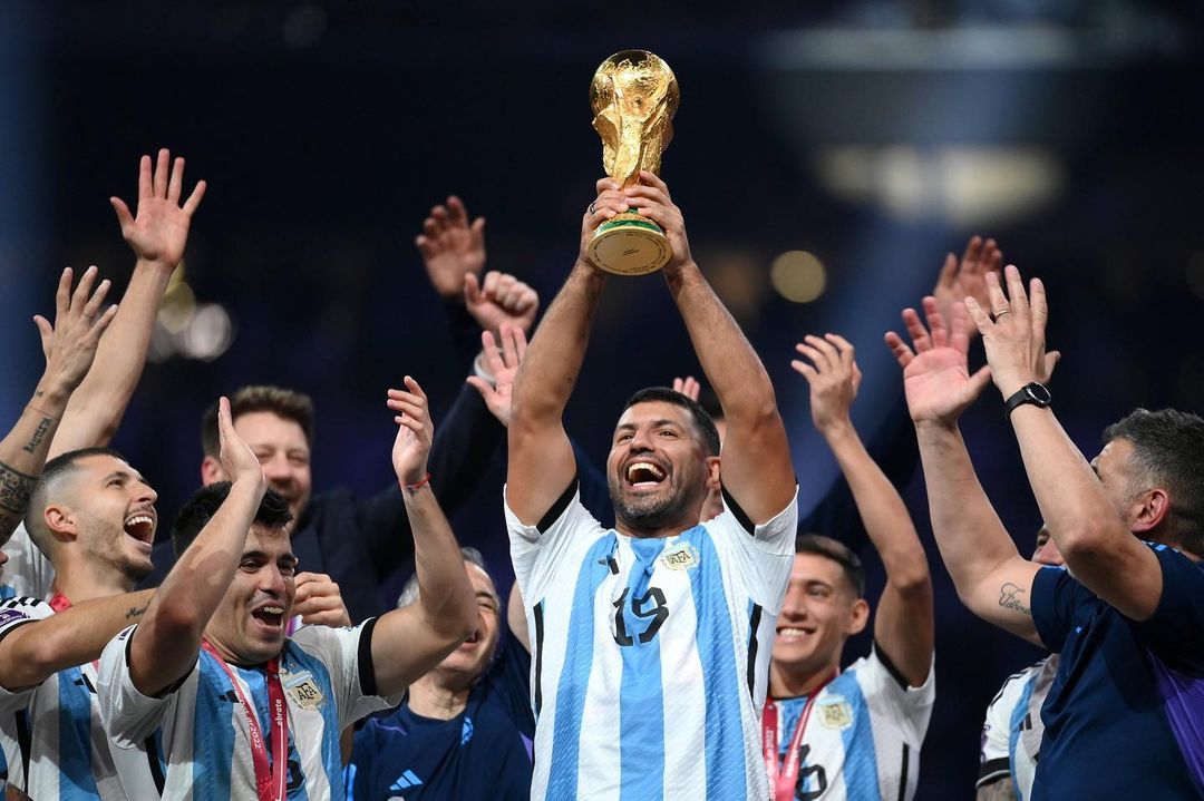 How was a retired Sergio Aguero allowed to lift FIFA World Cup trophy with Argentina players