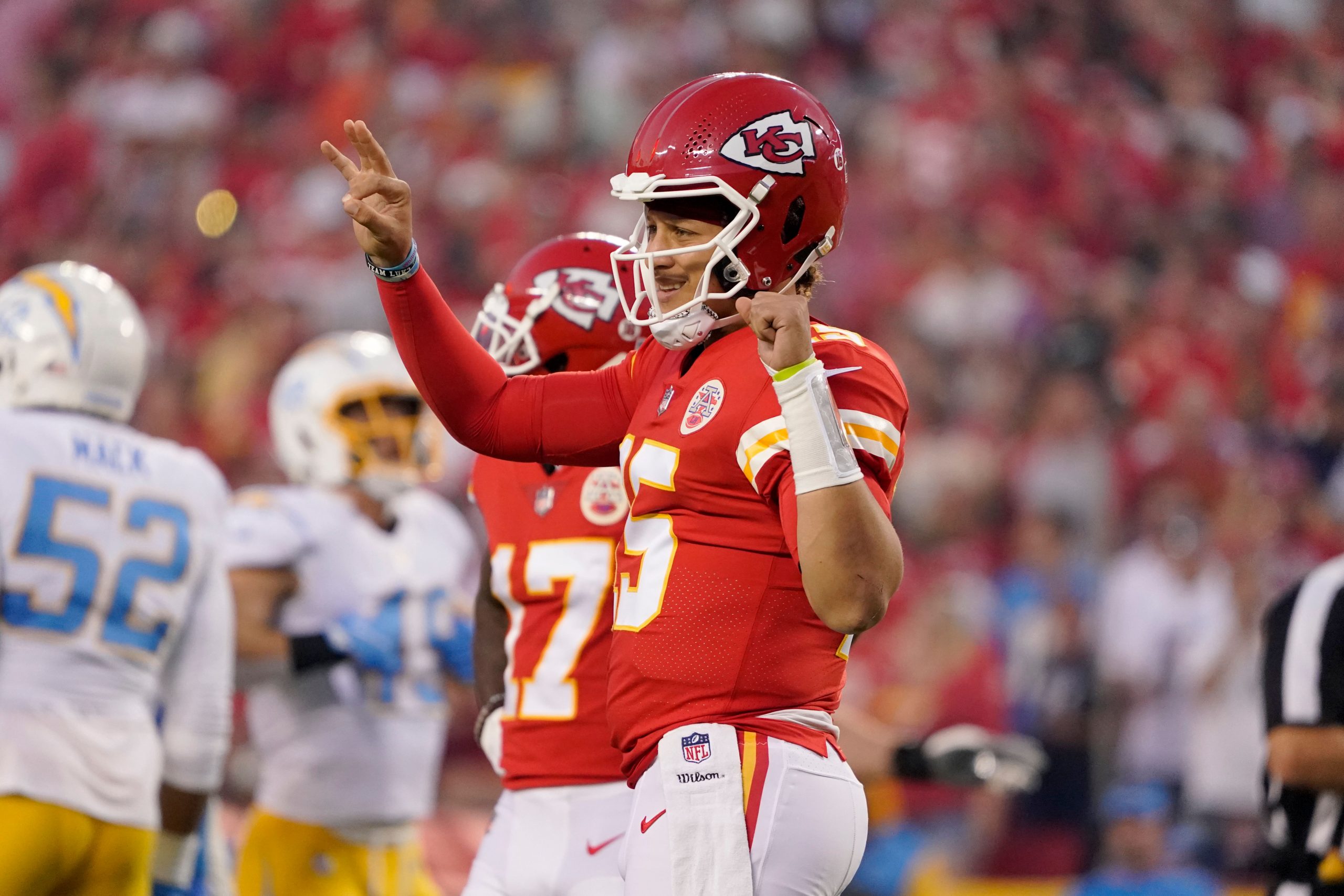 Watch: Chiefs fans cheer for QB Mahomes ahead of first home game