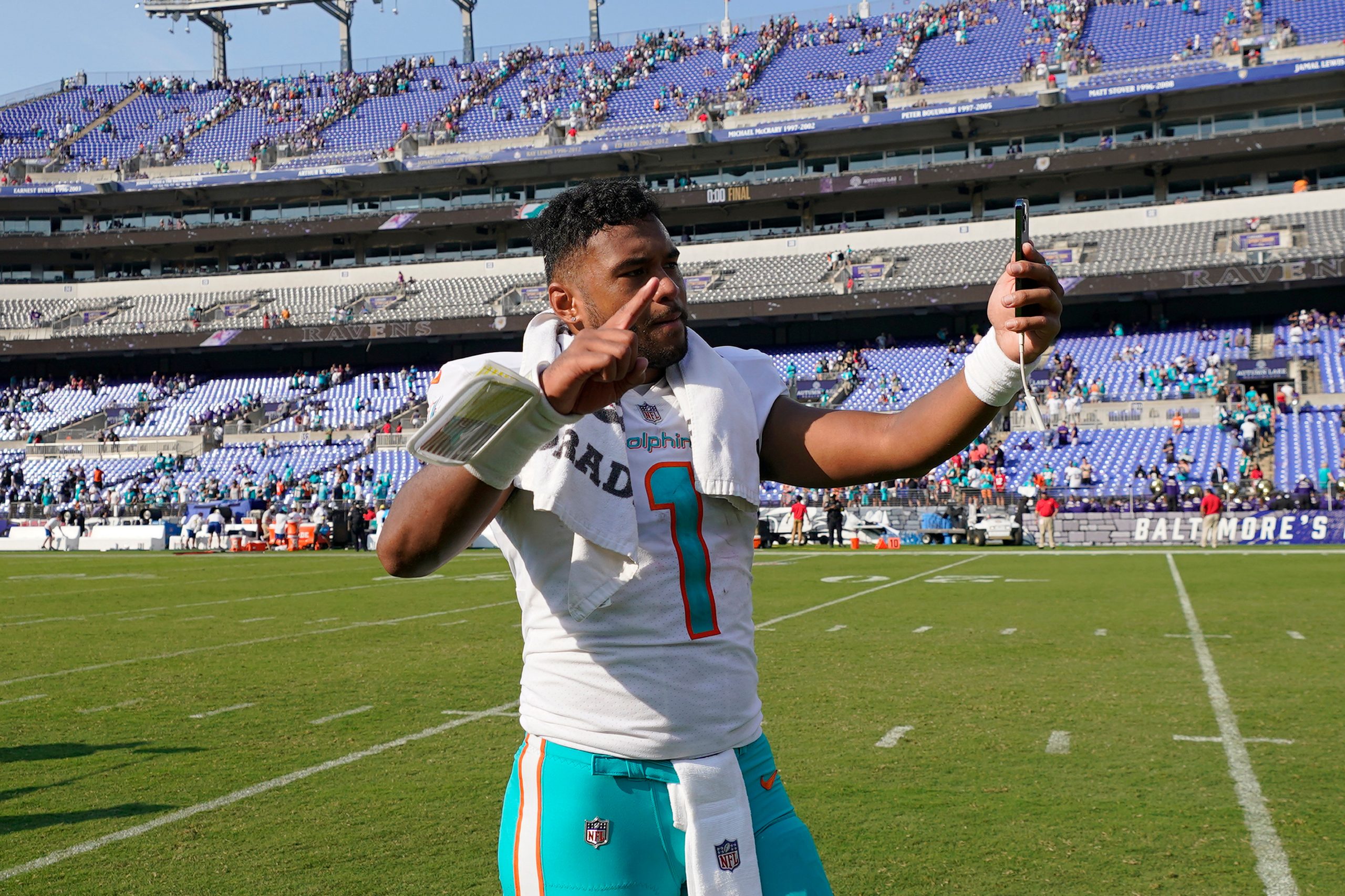 NFL 2022: Miami Dolphins slammed after QB Tua Tagovailoa receives injuries in consecutive games