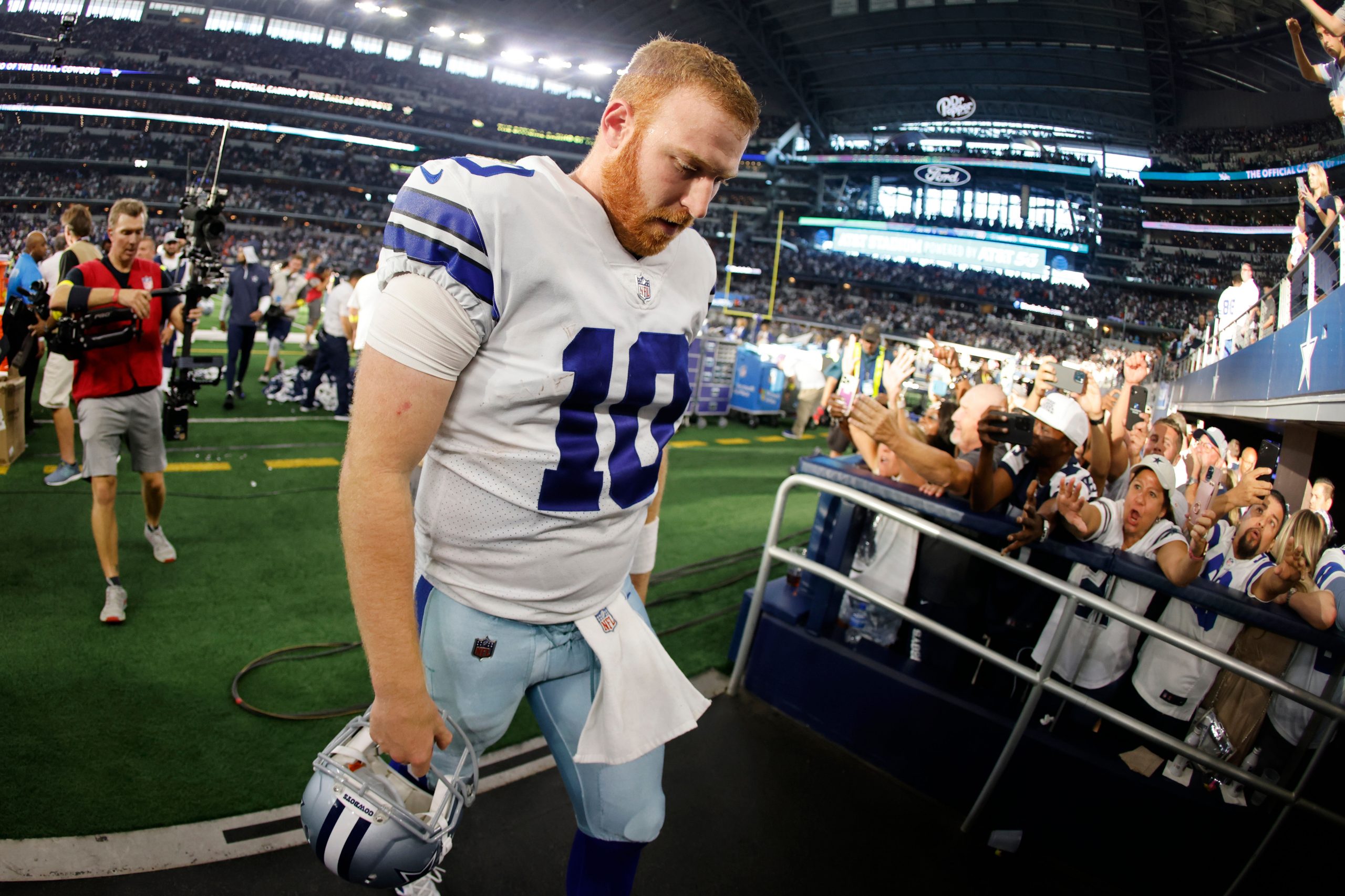 Cooper Rush forgets informing Elliot after changing play, RB confused: Watch