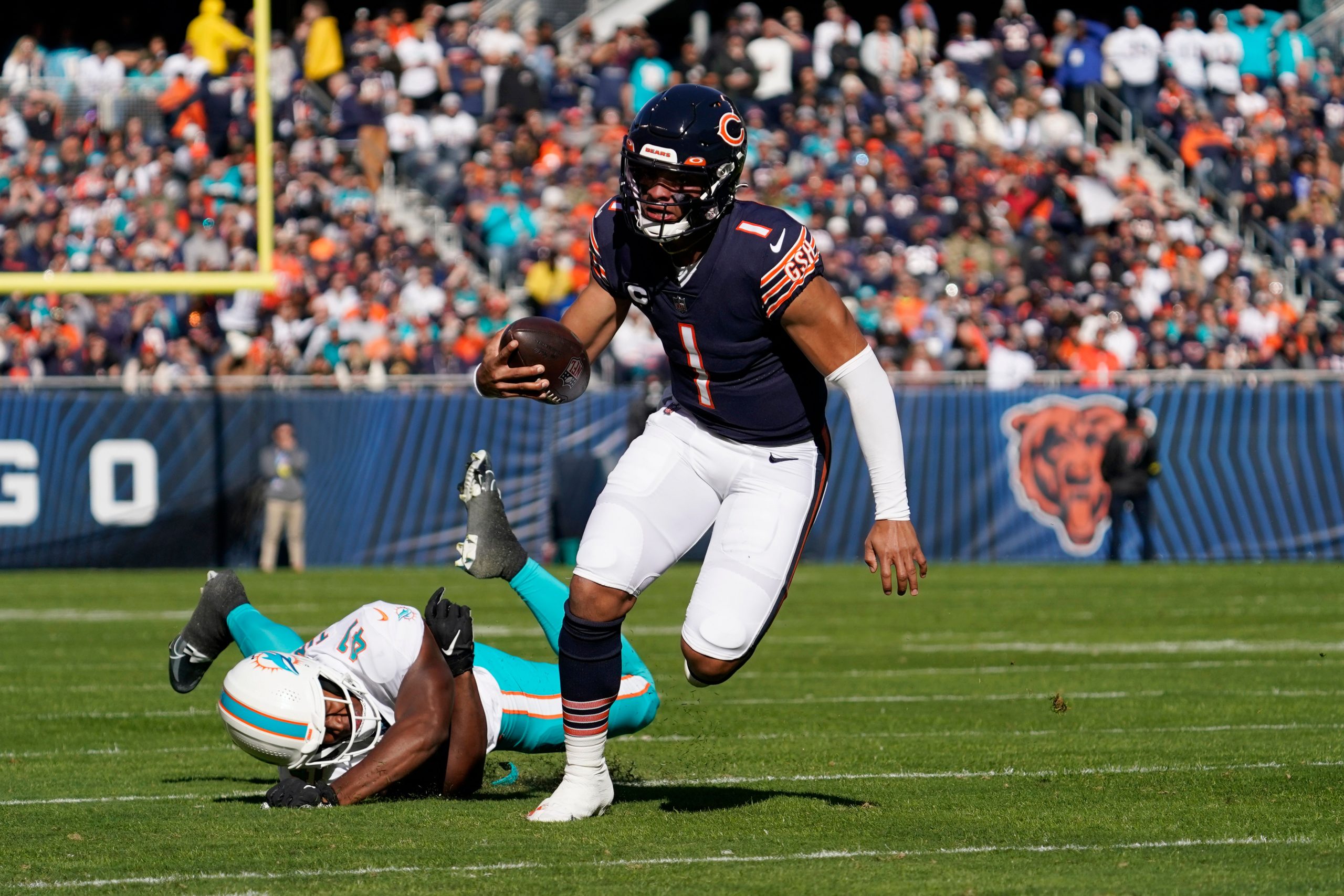 Chicago Bears’ Justin Fields makes longest touchdown run of career, goes for 61 yards vs Miami Dolphins: Watch