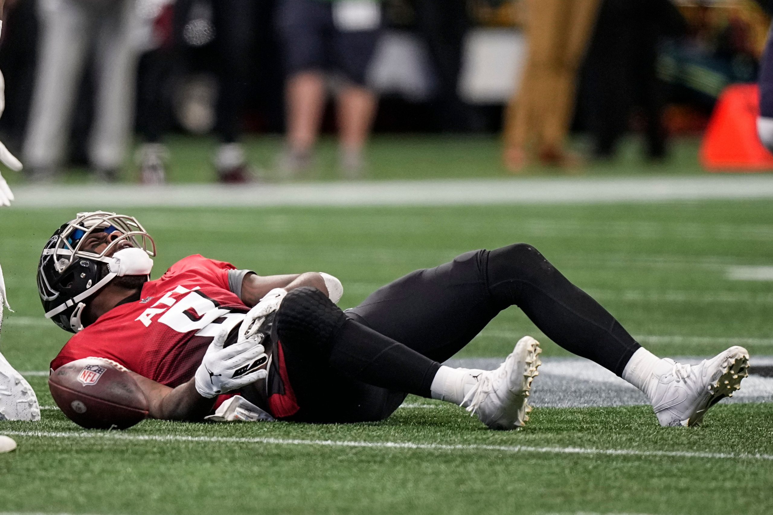 NFL: Atlanta Falcons tight end Kyle Pitts sidelined with knee injury