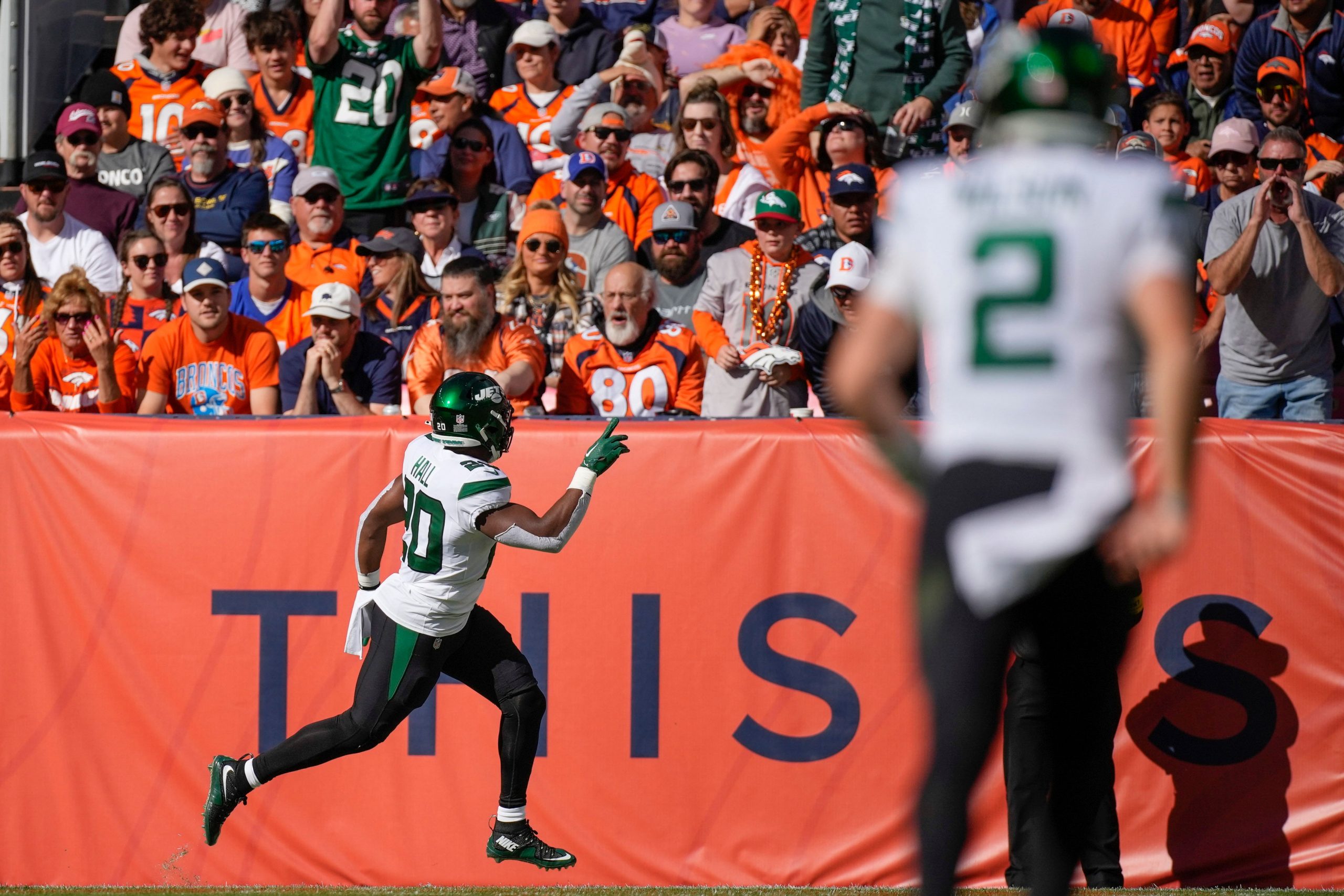 Watch: New York Jets RB Breece Hall suffers knee injury vs Denver Broncos