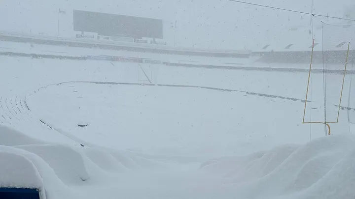 Watch: Buffalo Bills stadium blanketed in snow