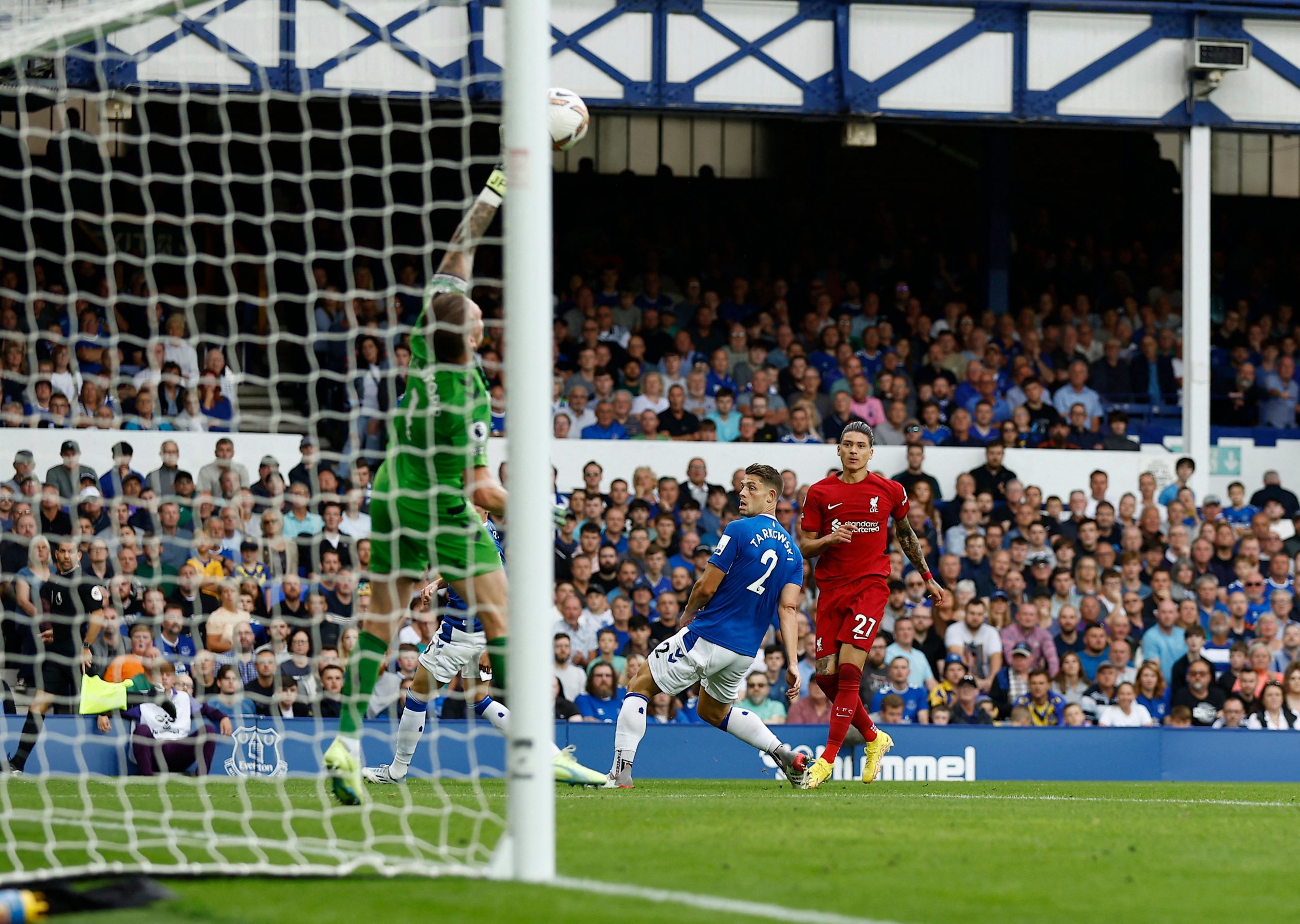 Helter skelter in Merseyside: Everton and Liverpool play out frenetic 0-0 draw