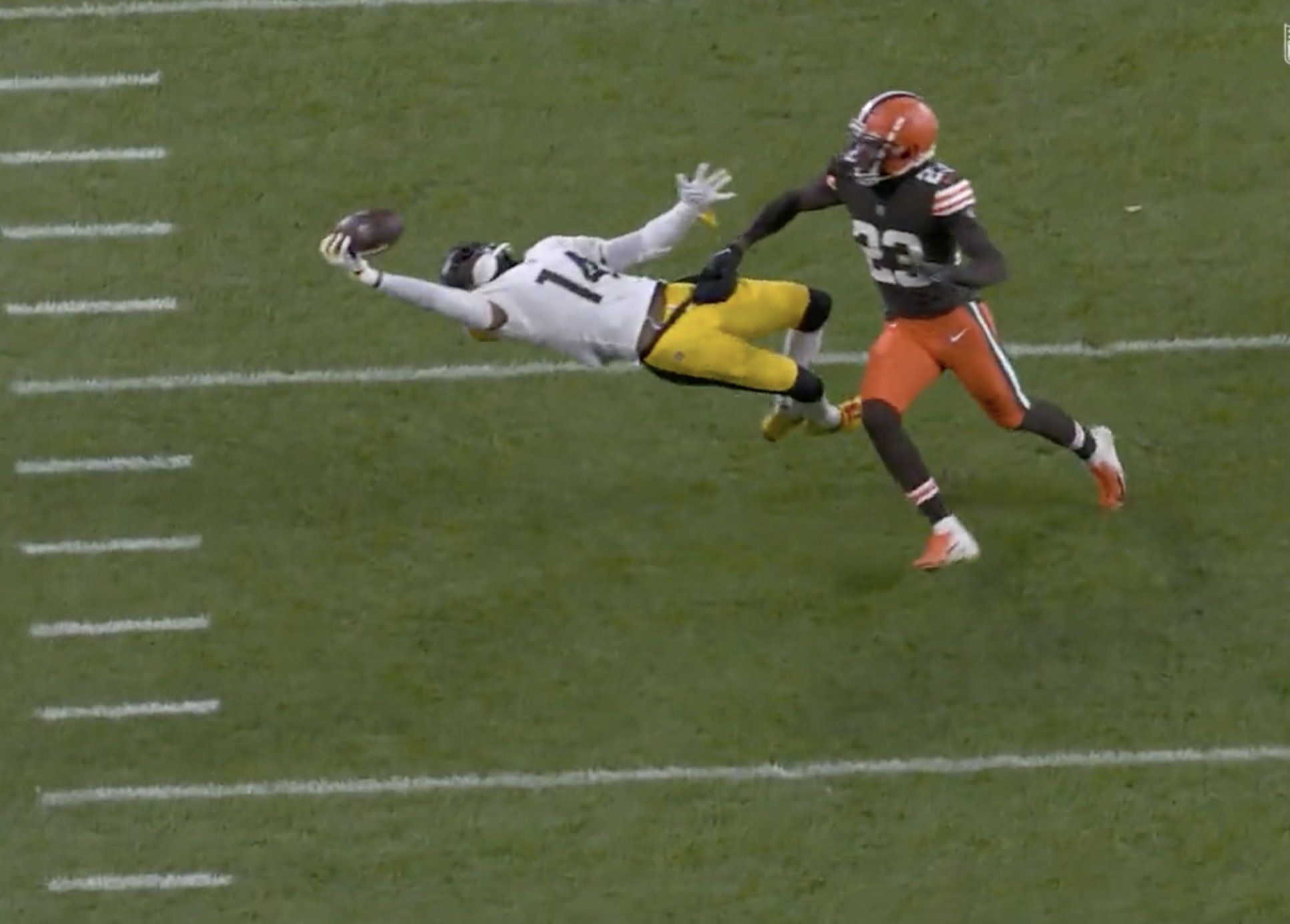 Watch: George Pickens takes Odell Beckham-like catch vs Cleveland Browns