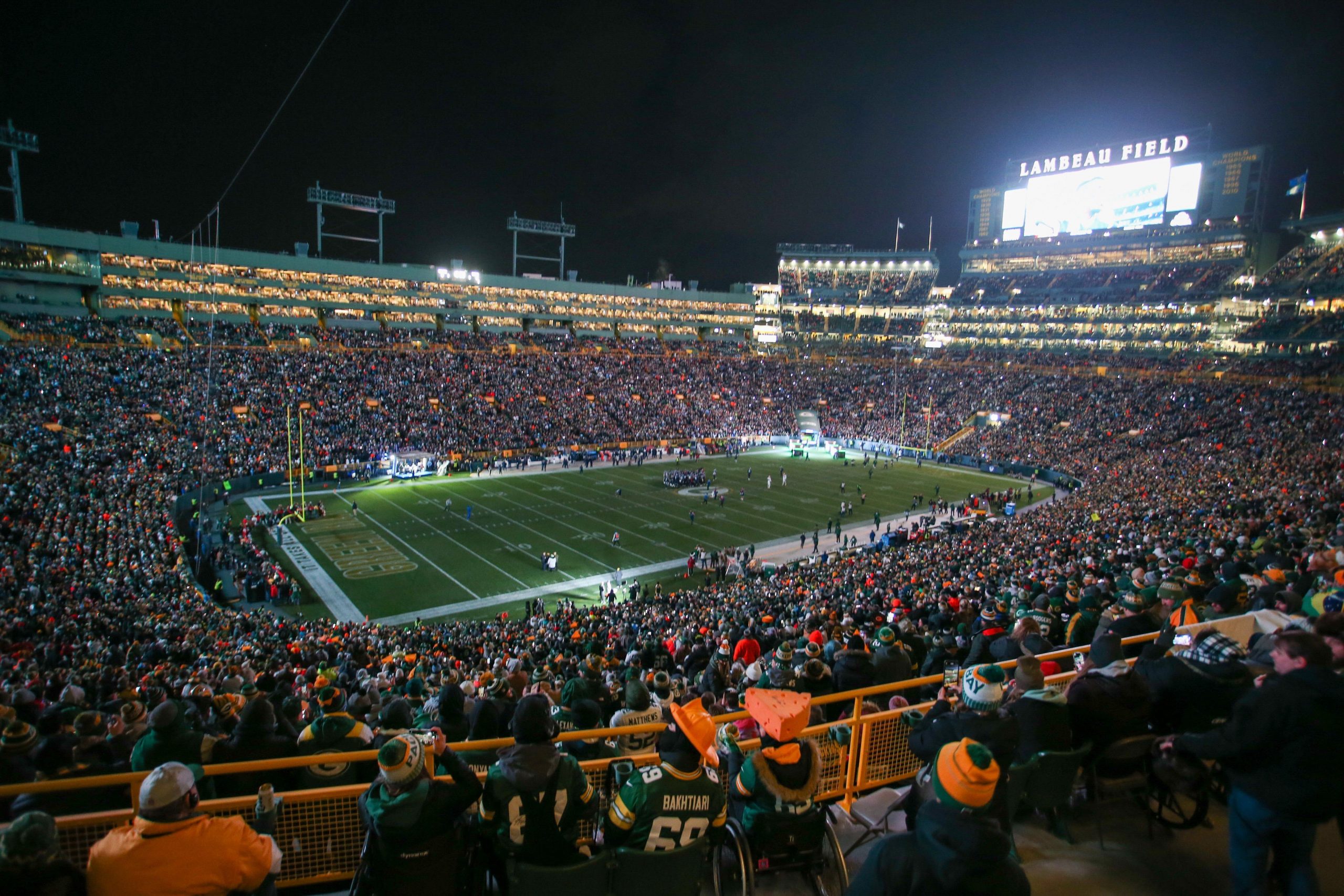 What is the temperature at Lambeau Field for Green Bay Packers vs Tennessee Titans NFL 2022 TNF game?