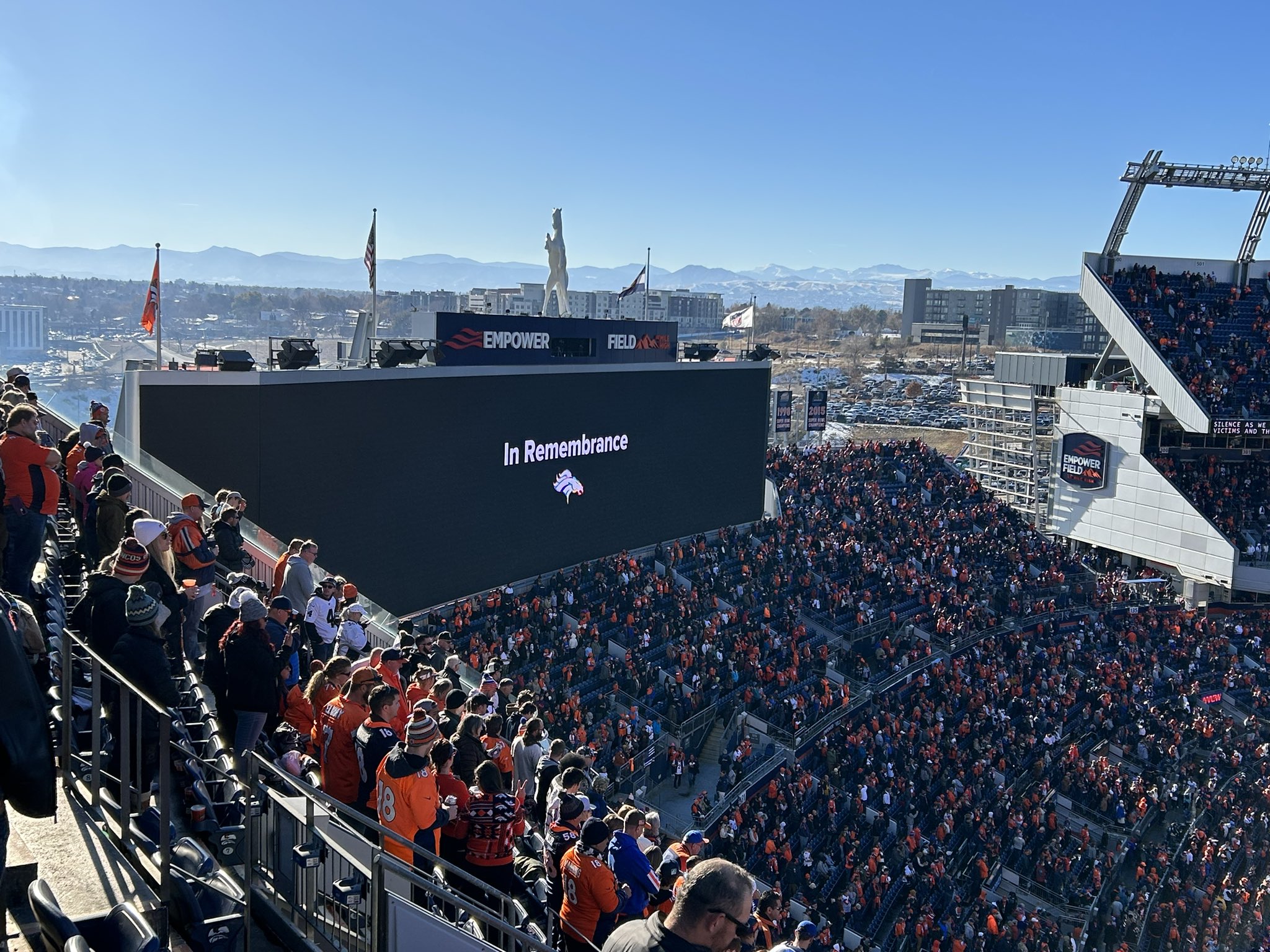 Broncos hold moment of silence for Colorado Springs shooting victims ahead of Raiders game: Watch