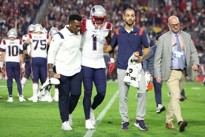 Where is concussion spotter? Fans ask as New England’s DeVante Parker wobbly after fall vs Arizona Cardinals