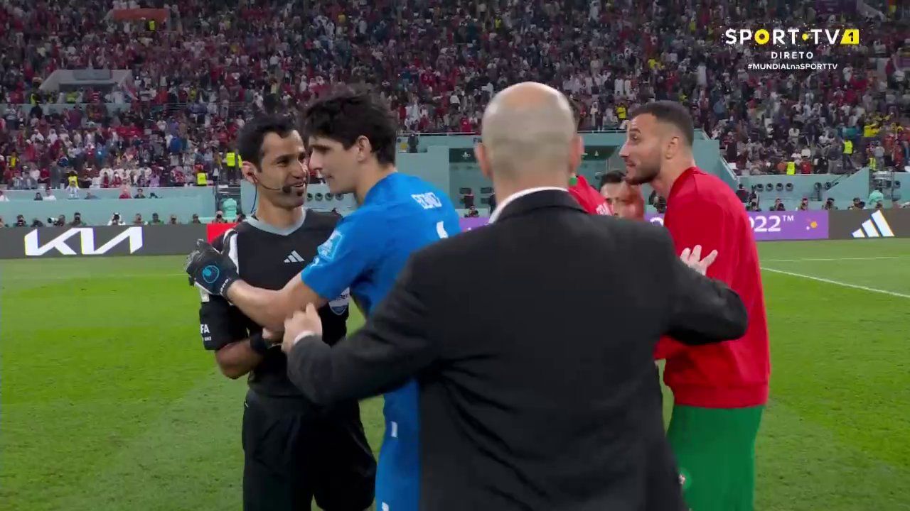 Morocco’s Achraf Hakimi restrained from going after referee Abdulrahman Al-Jassim after Croatia loss: Watch