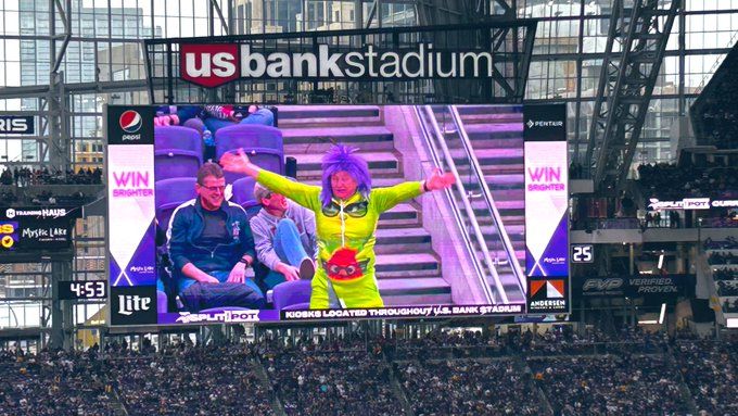 Vikings SKOL clap breaks at US Bank Stadium as Minnesota fights back vs Indianapolis Colts on Saturday