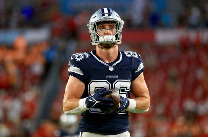 What does Dalton Schultz wear on his neck? Fans wonder during Dallas Cowboys vs Tampa Bay Buccaneers playoff