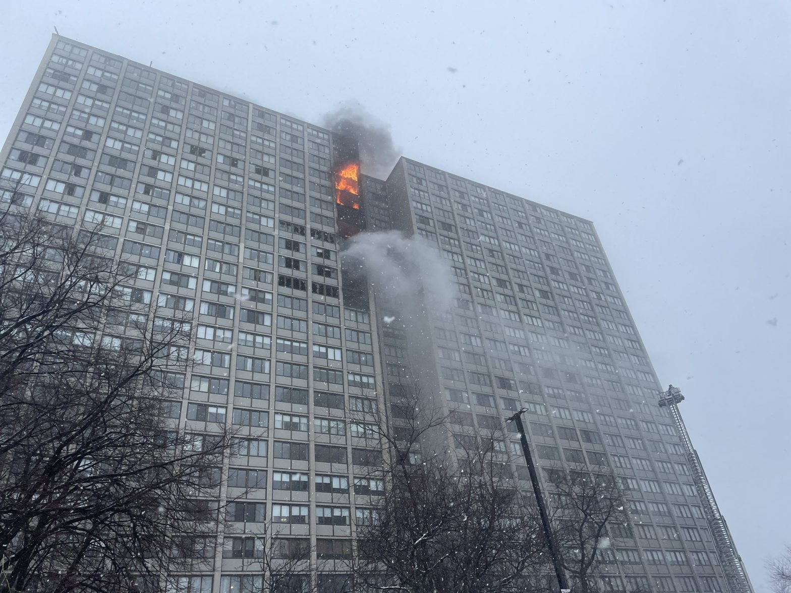 Kenwood, Chicago high-rise fire: At least 1 dead, multiple injured in 4850 lake park fire, confirms commissioner Annette Nance-Holt