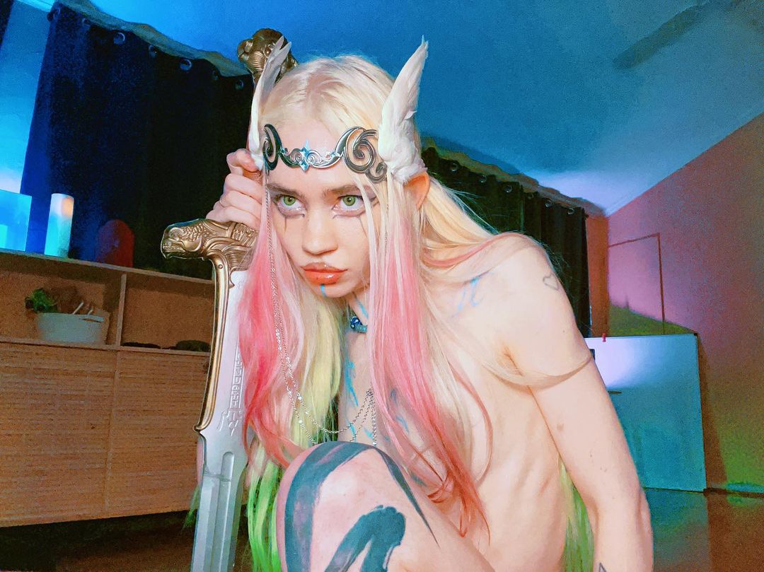 Grimes, former partner of Elon Musk, shares her nude pictures from Halloween