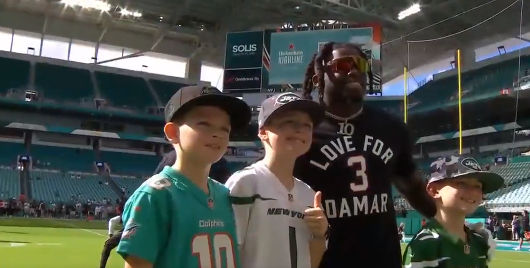 New York Jets QB Joe Flacco's son Daniel wears Tyreek Hill's Miami Dolphins jersey, gets it signed: Watch
