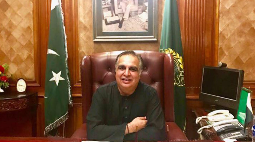 Who is Imran Ismail, former Sindh Governor injured in Wazirabad shooting?