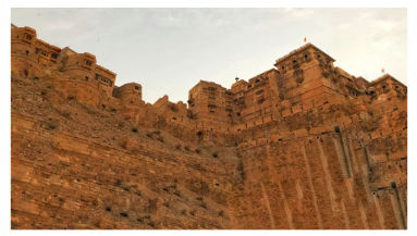 Amazon Quiz: This is the side view of a fort in which city, also featured in a famous Satyajit Ray movie?