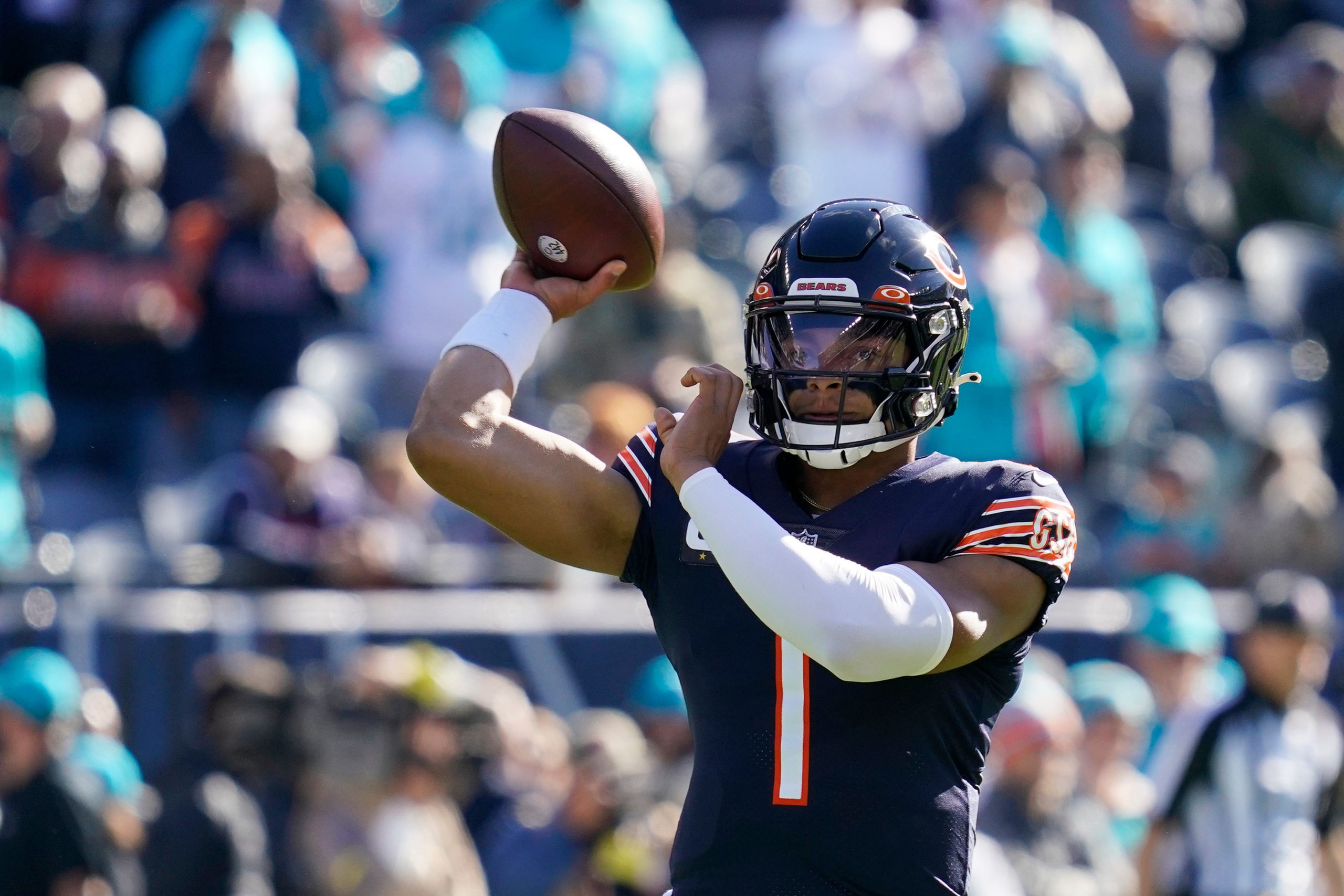 Justin Fields scores a touchdown in Chicago Bears vs Tampa Bay Buccaneers: Watch Video