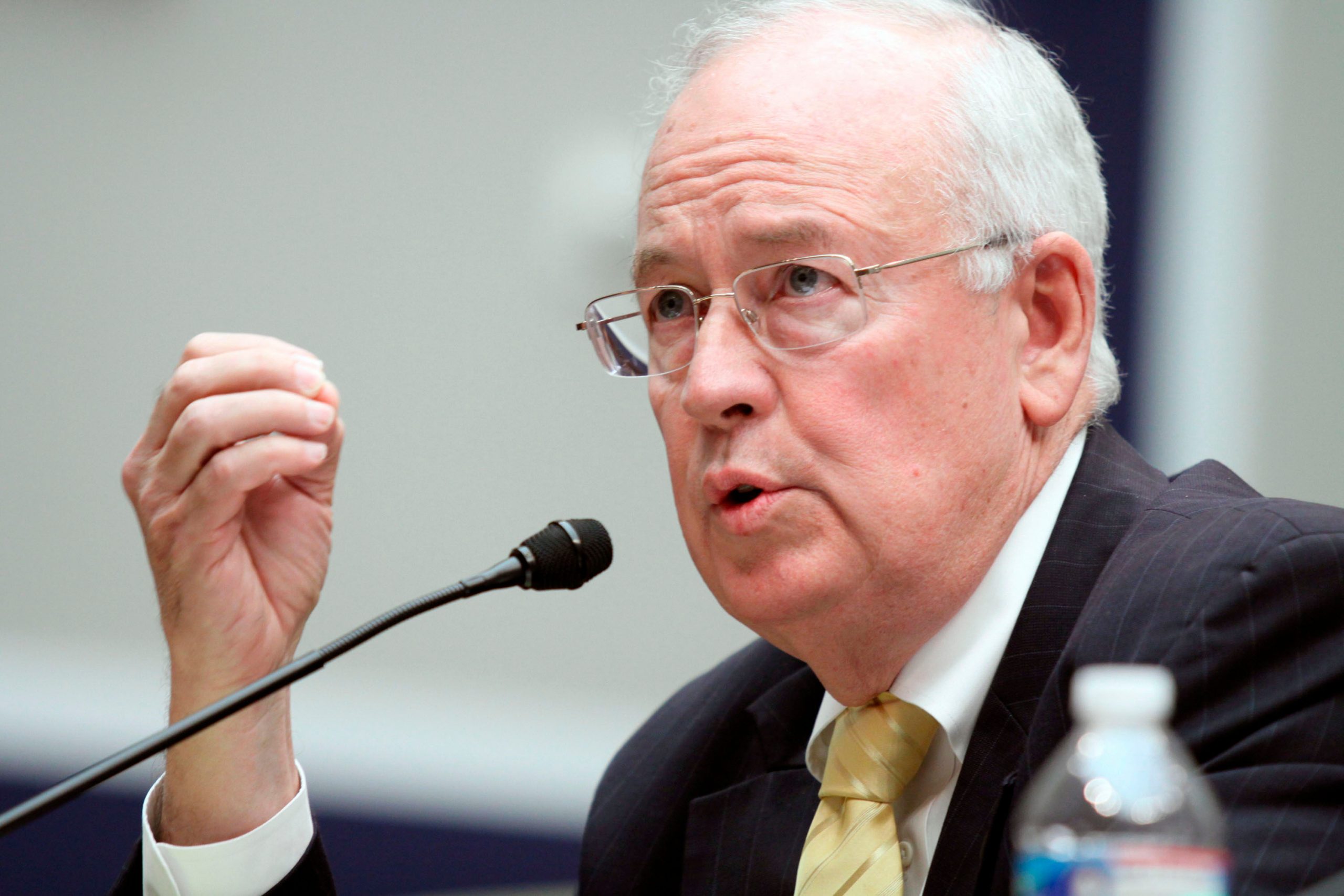 Ken Starr, prominent attorney whose probe led to Bill Clinton impeachment, dies at 76