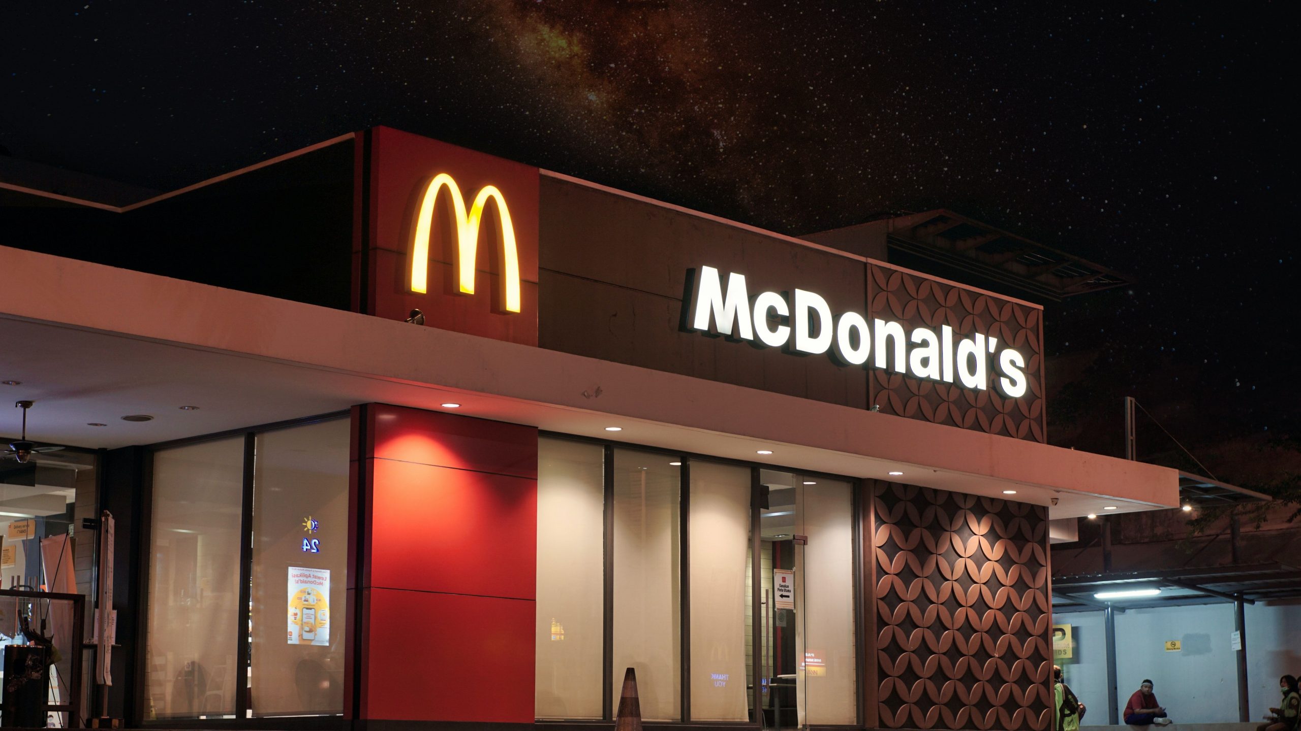 Big Mac attack: Man wields axe at McDonalds [Watch]