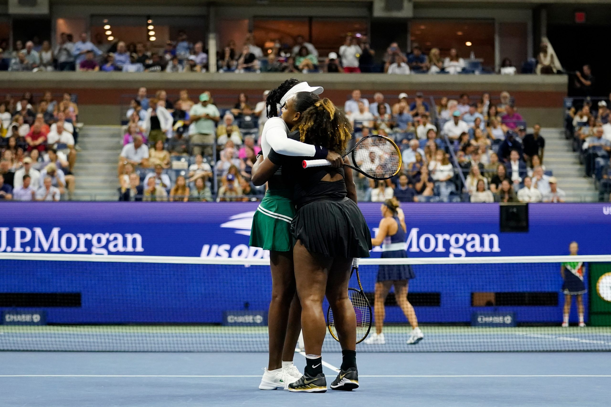 Serena, Venus Williams lose in 1st round of US Open doubles