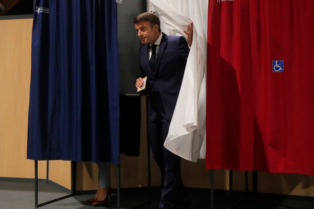 Macron loses parliamentary majority as both left, right parties make gains
