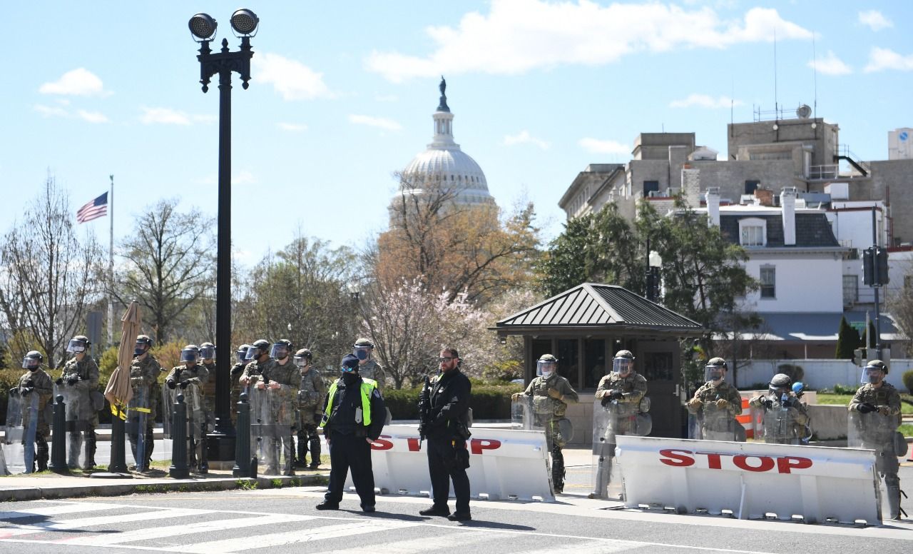 Lawmakers pay respect on Twitter to officer killed in US Capitol attack