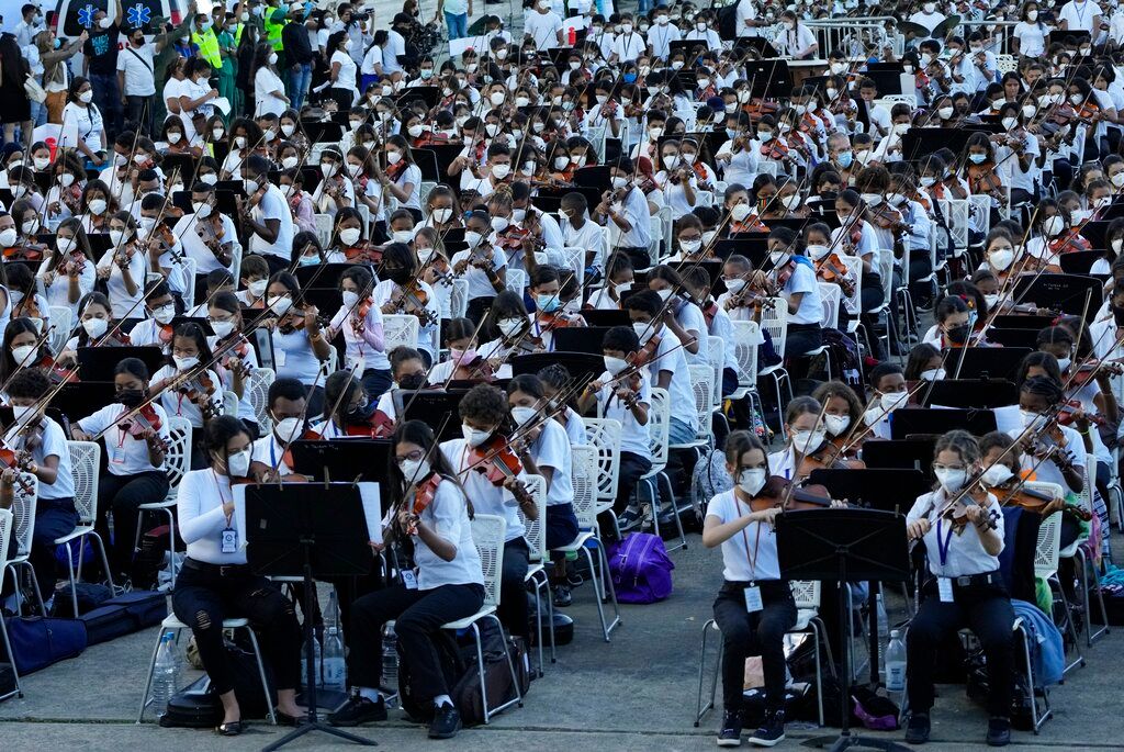 Venezuelan musicians eye world’s largest orchestra record