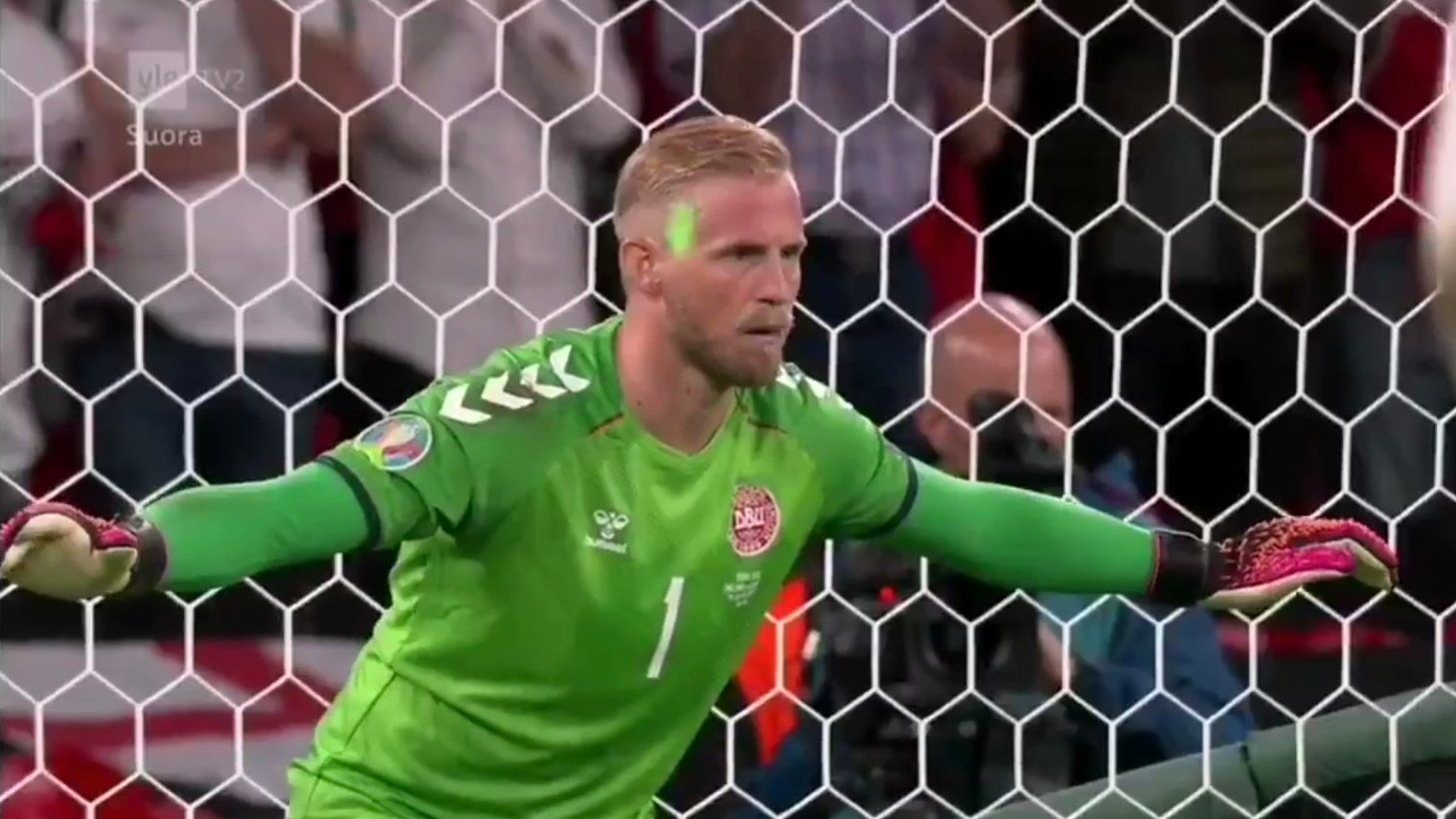 Laser%20flashes%20at%20Denmark%20keeper%20Schmeichel%27s%20face%20moments%20before%20Kane%27s%20penalty%20%7C%20Watch