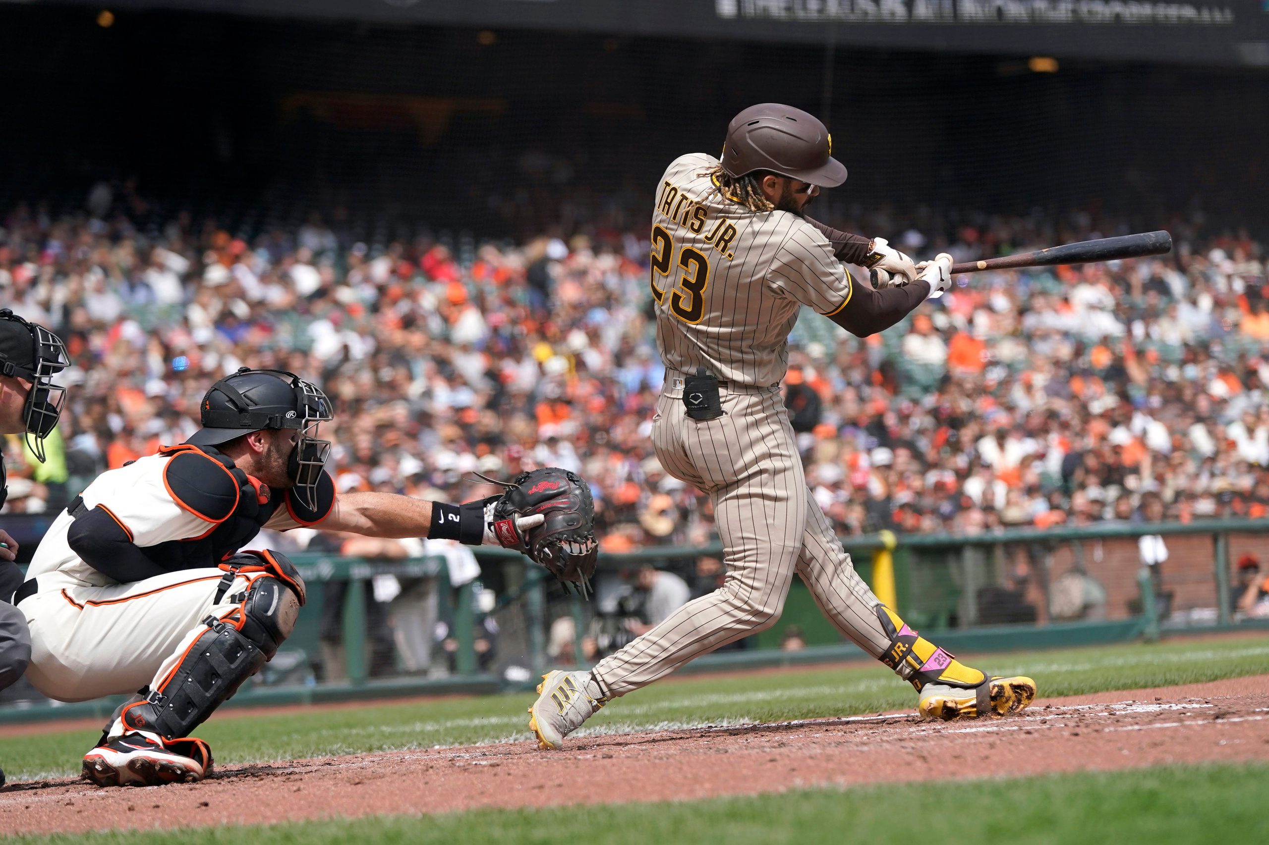 MLB:  Tatis hits 39th home run as Padres clinch 7-4 victory over Giants