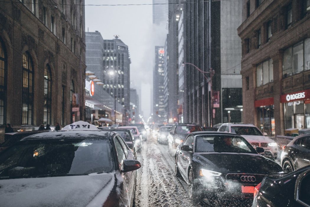 Japenese snowfall traps 1,000 drivers in traffic jam