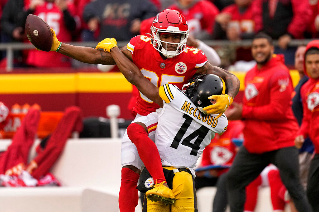 NFL: Kansas City Chiefs rout stumbling Pittsburgh Steelers to clinch AFC West