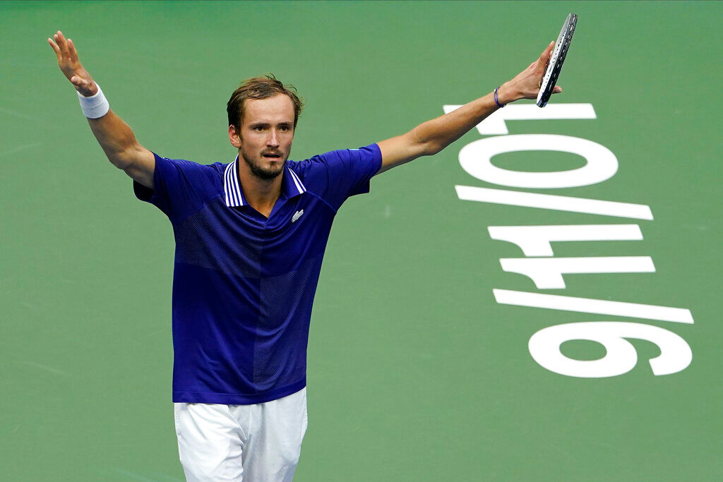 Past US Open champs Daniil Medvedev, Andy Murray advance to 2nd round