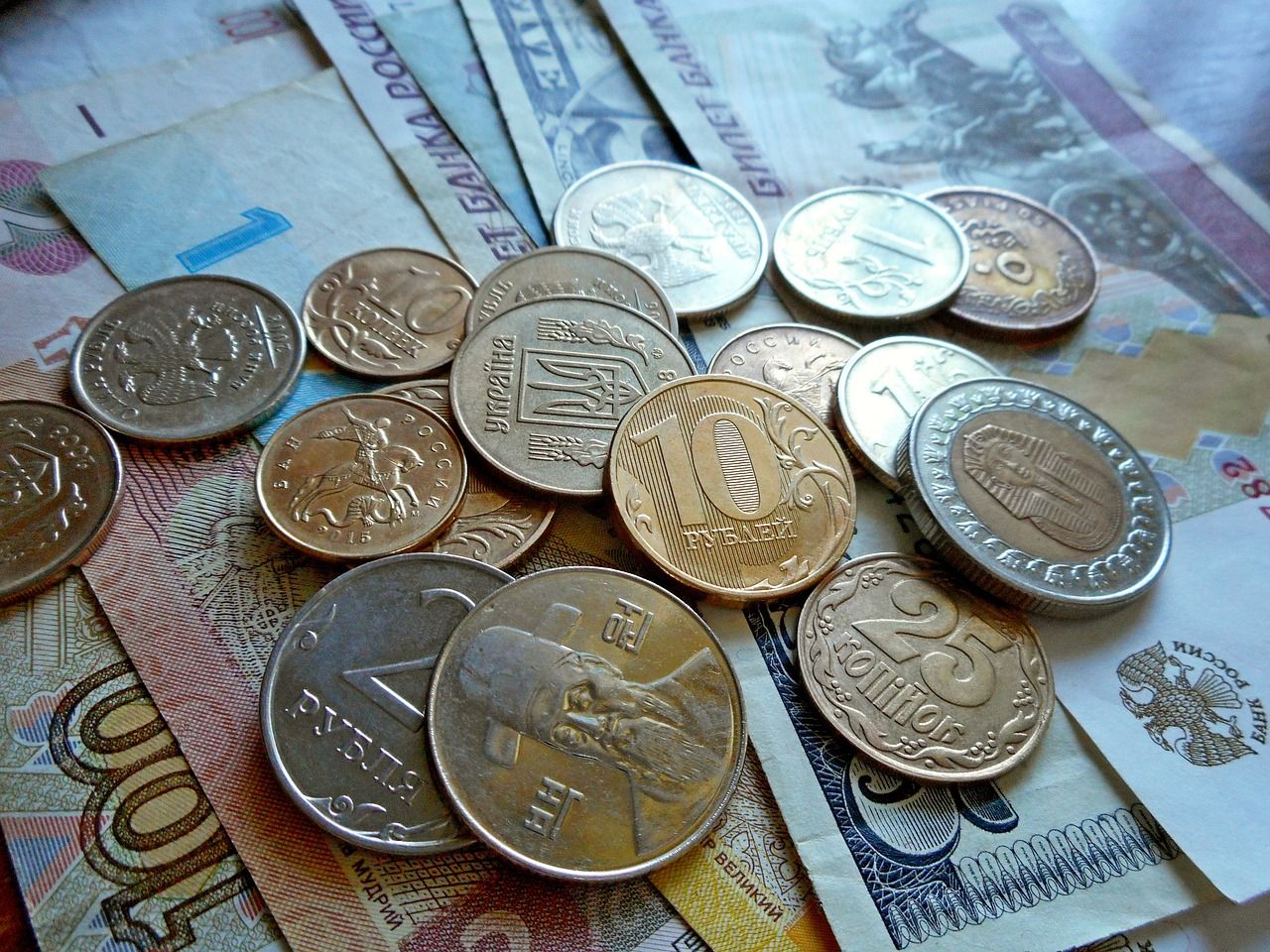 Russia hikes key rate to 20% to support ruble, tells firms to sell FX