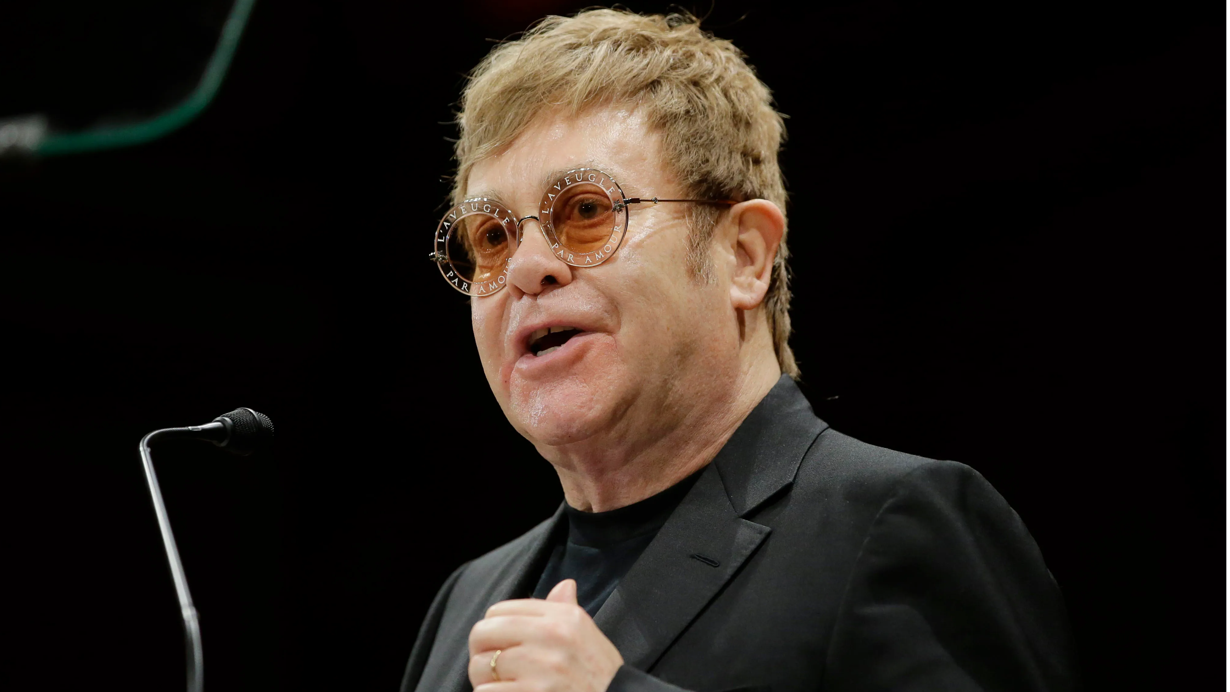 Elton John extends farewell tour in US, Europe