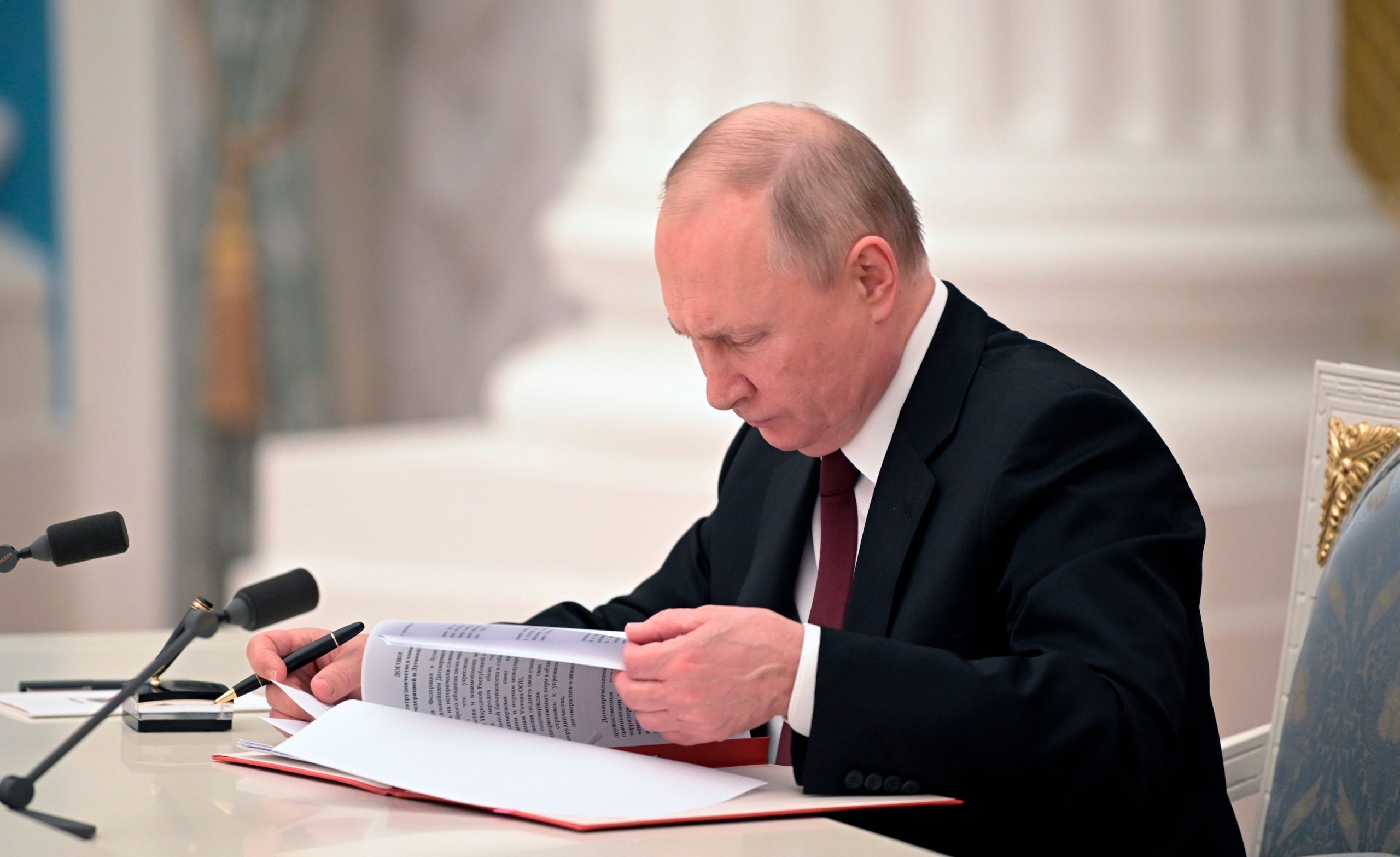 Russian President Vladimir Putin issues nuclear alert, how many nukes does Russia have?