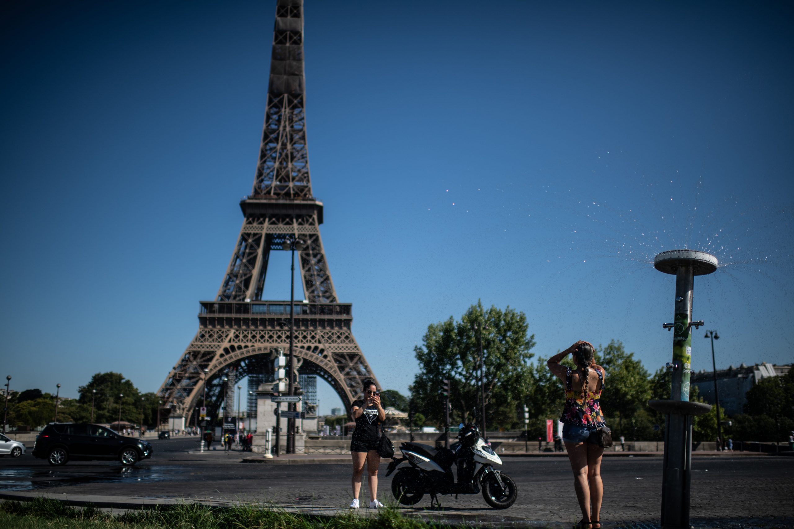 Bomb scare: Eiffel Tower reopens as police find no explosives on site