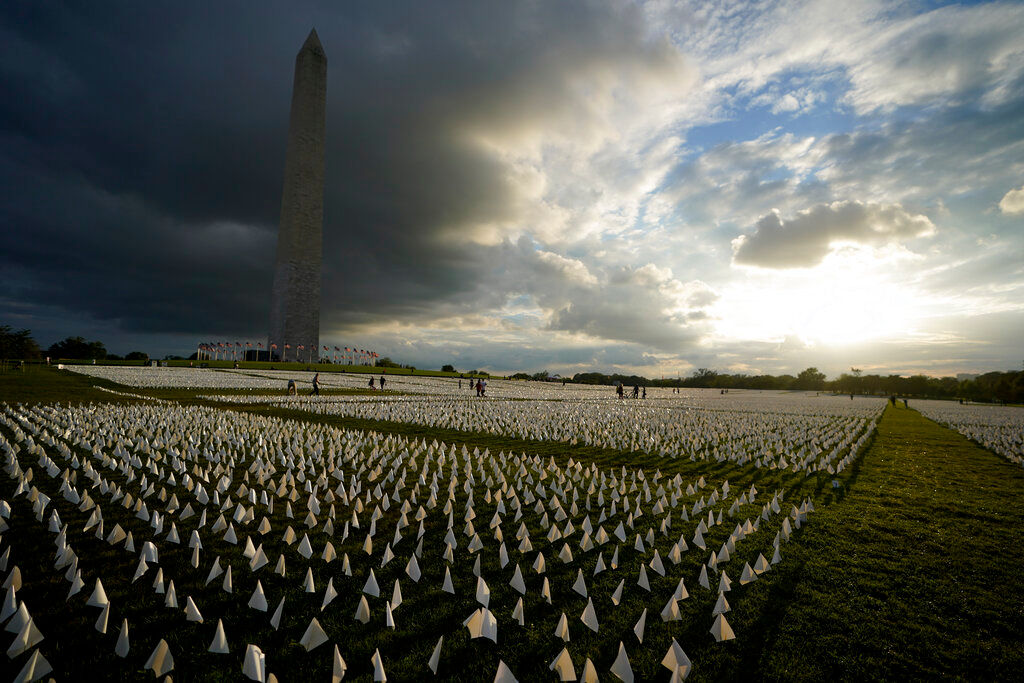 670,000 flags on 20 acres: US remembers COVID-19 victims