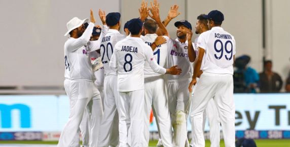2nd Test: India set massive 447 runs target for Sri Lanka to win series