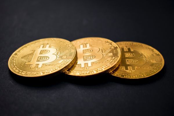Top 5 cryptocurrencies of the day: BTC up by 1%, VET trends at no. 1
