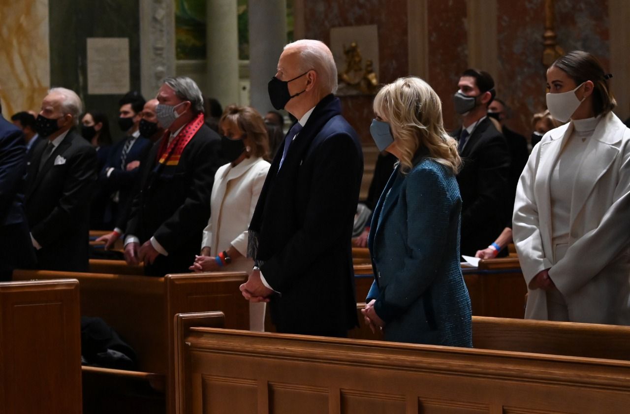 Joe Biden pays respects to policeman killed in Capitol attack