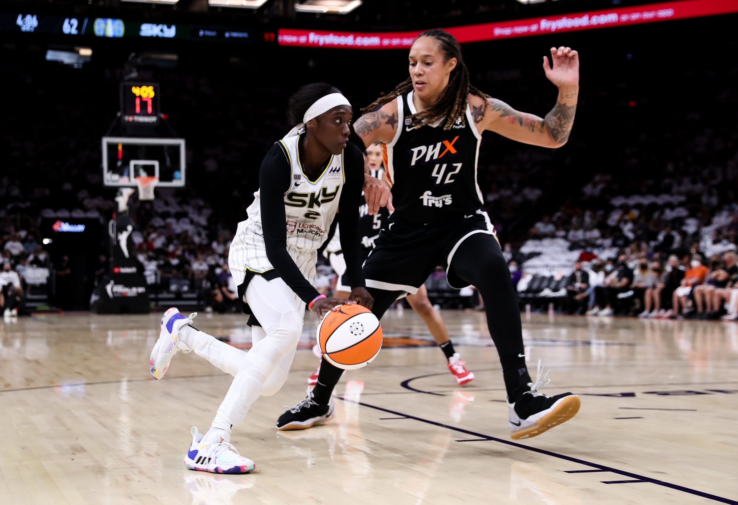 WNBA finals: Phoenix Mercury defeat Chicago Sky in Game 2, series tied at 1-1