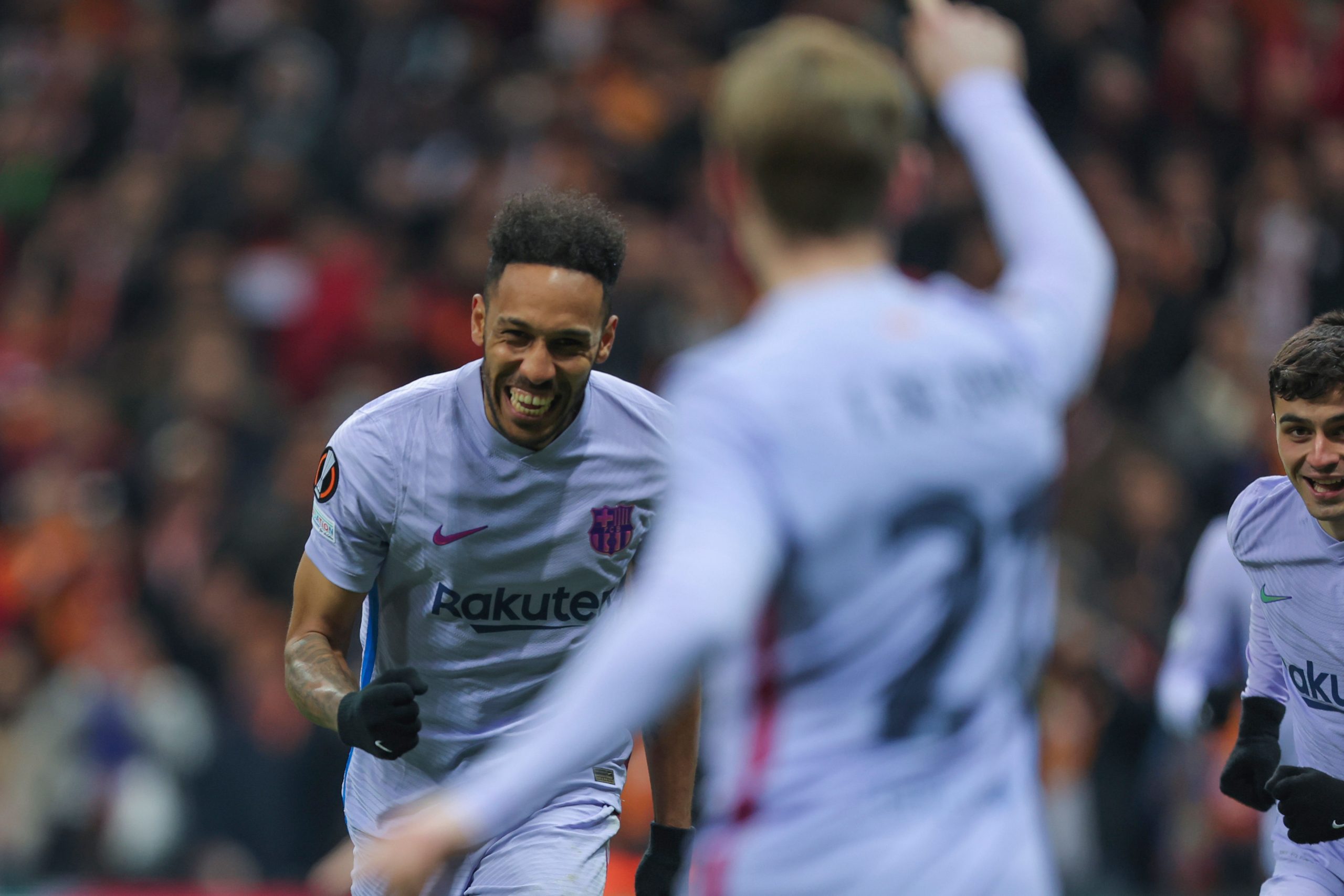 Barcelona reach Europa League quarters, Sevilla knocked out by West Ham