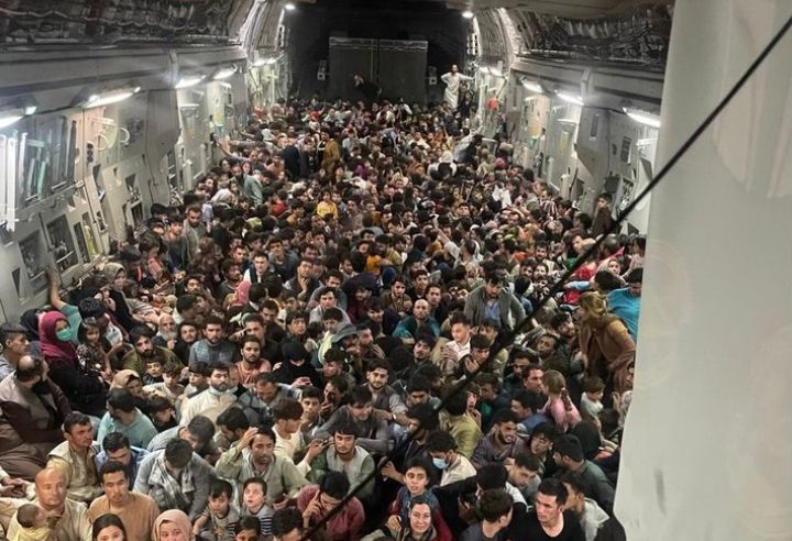 640 people trying to flee Afghanistan packed in US cargo plane