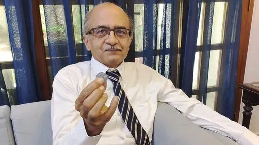 With 1 rupee coin and a smile, Prashant Bhushan wraps up the contempt case