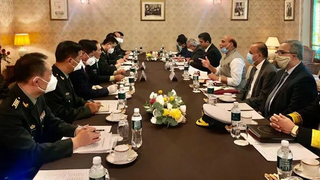 Defence Minister Rajnath Singh meets his Chinese counterpart Wei Fenghe in Moscow