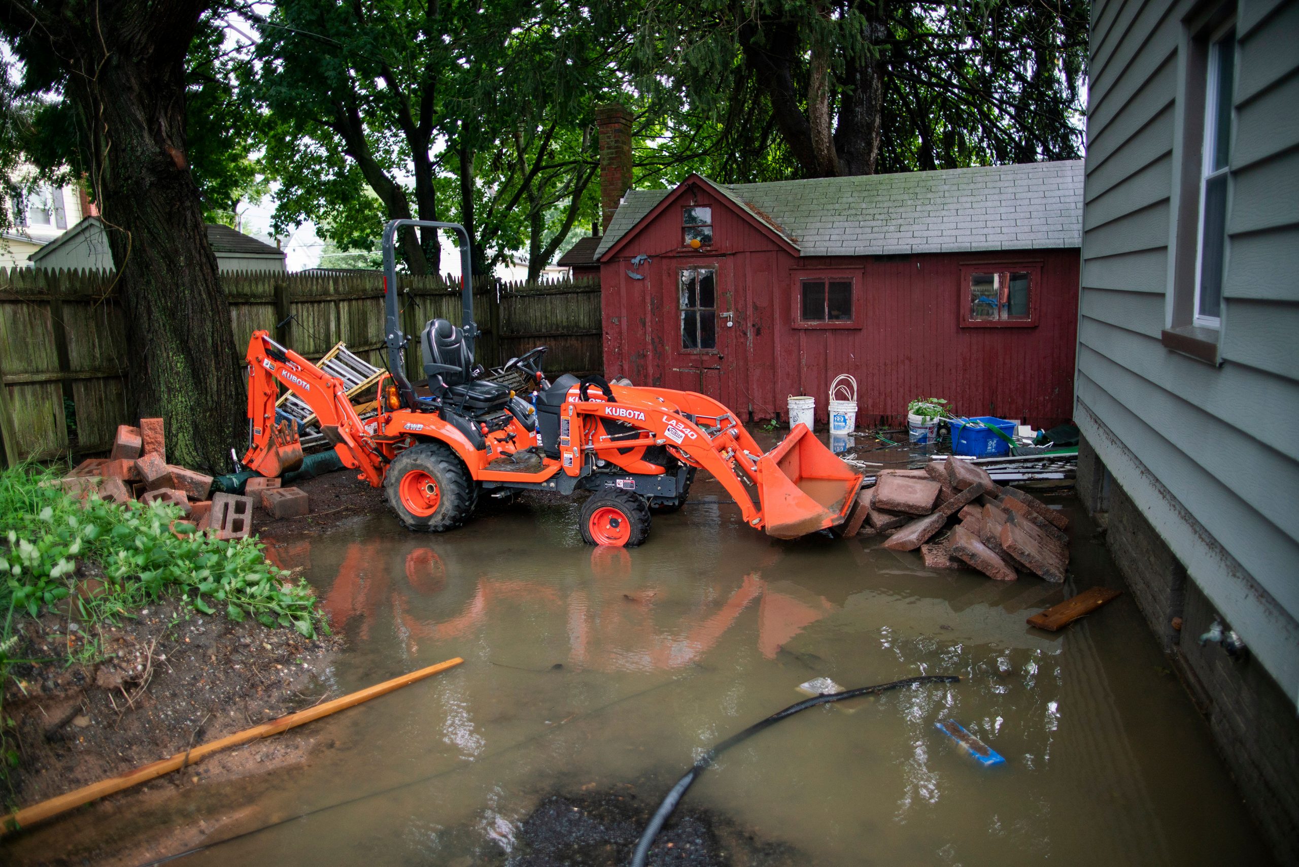 Drenched US Northeast starts to clean up as hurricane Henri withers down