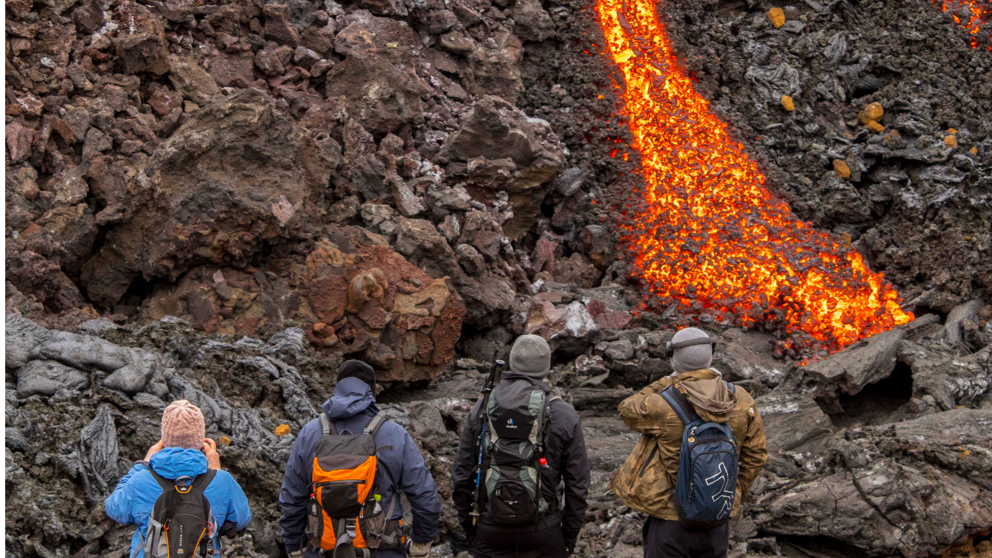 New lava stream flows from Iceland volcano