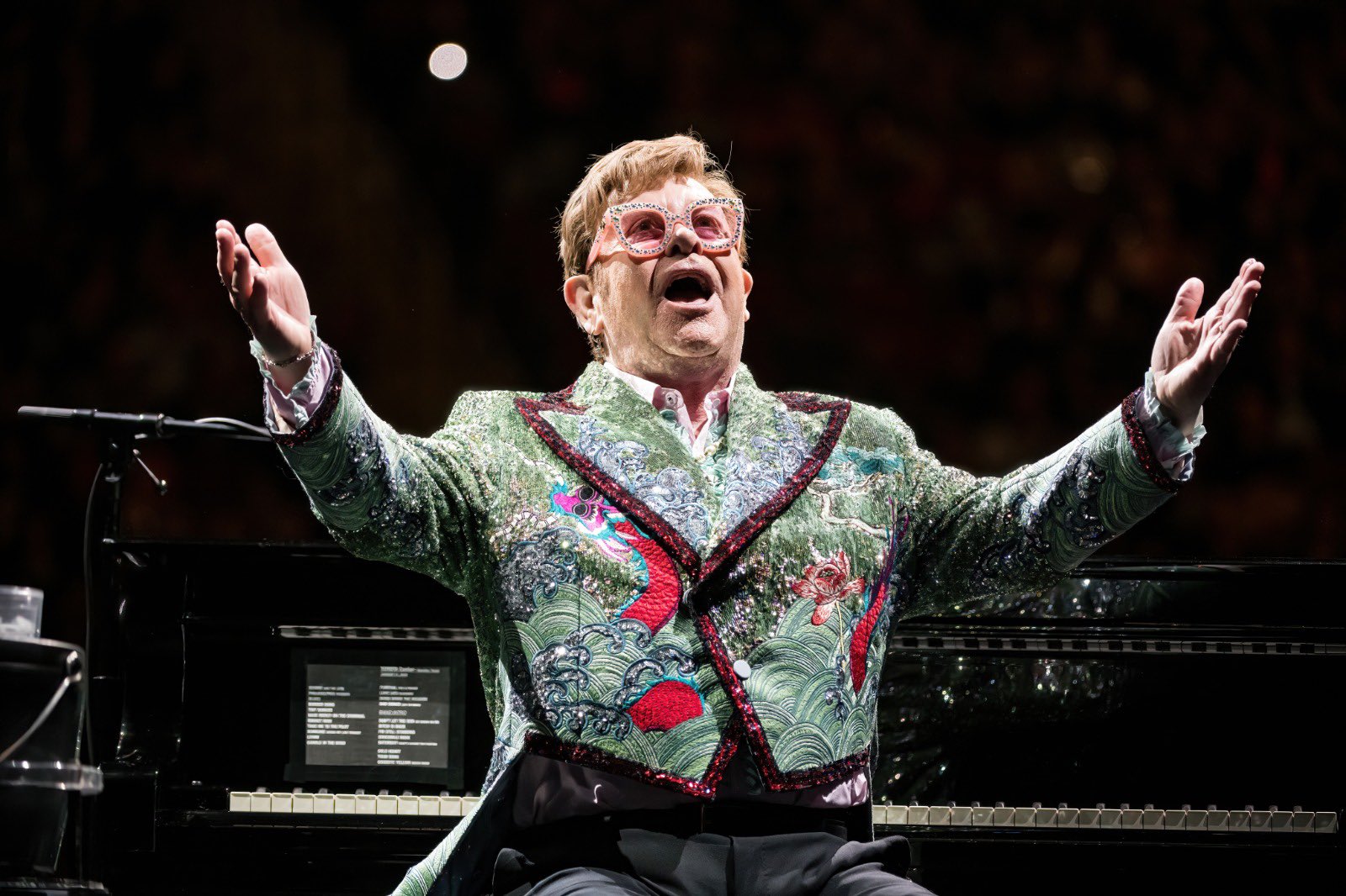 Elton John thanks wrong city during ‘Farewell Yellow Brick Tour’